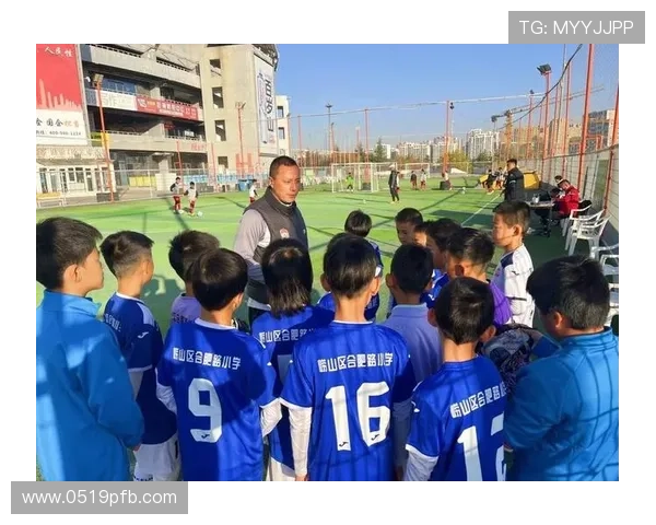 酷酷的大男孩足球明星如何在绿茵场上书写自己的传奇人生